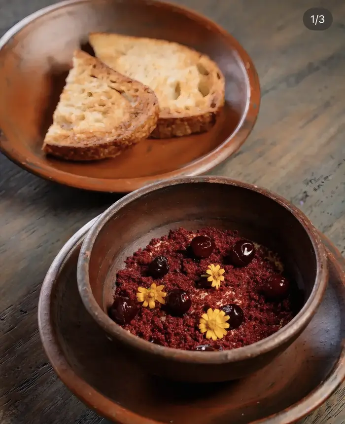 Fermented beetroot with flowers, and bread, Shaffa GastroBazar, Balangan, Bukit